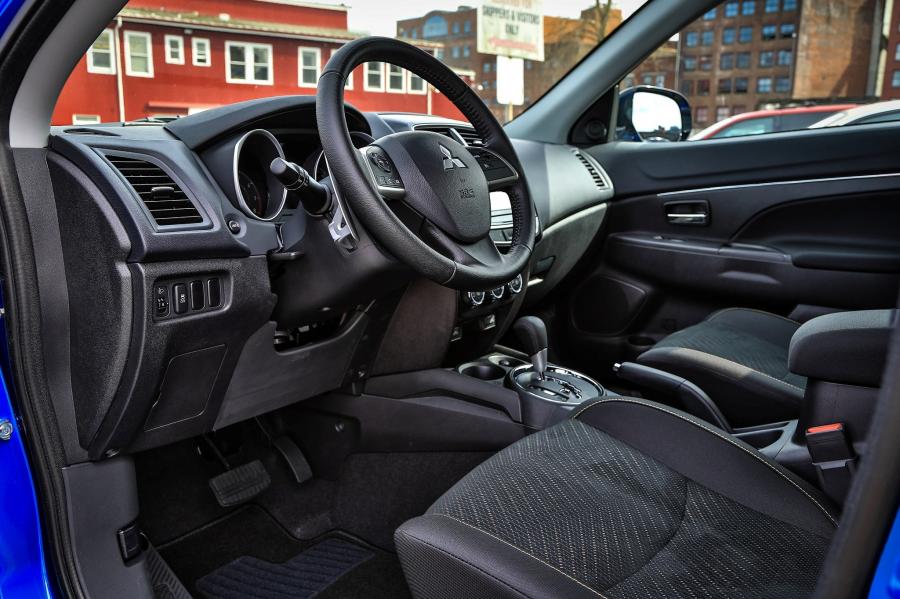 Интерьер Mitsubishi RVR 2016 года  (CA) (фото 15 из 27)